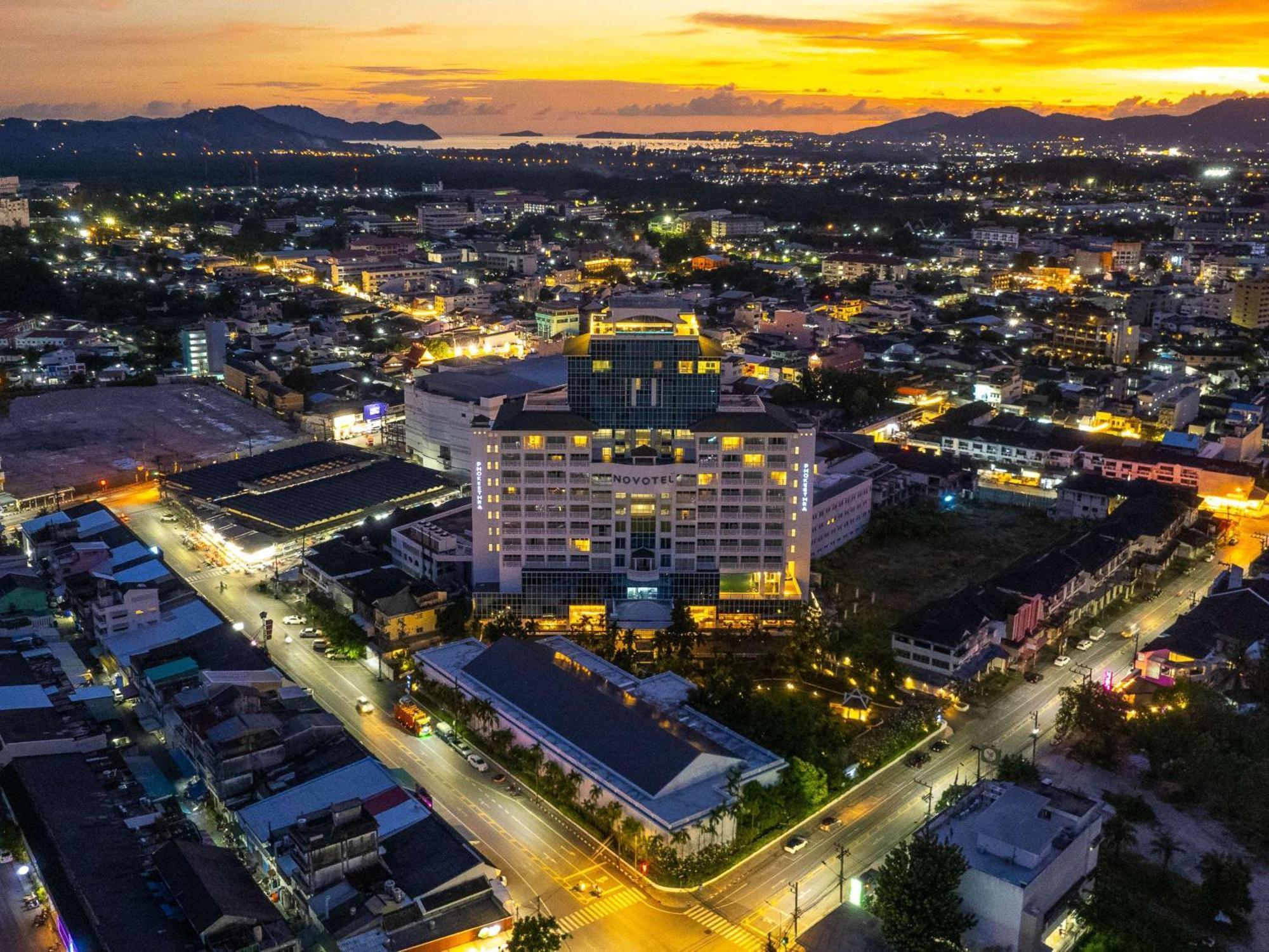 Novotel Phuket City Phokeethra Exterior photo